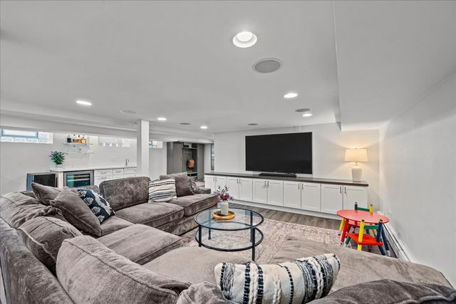 955 Vernon Avenue, Winnetka, IL 60093