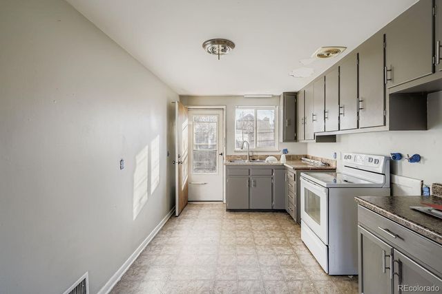 6700 W 37th Place, Wheat Ridge, CO 80033