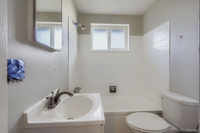 6700 W 37th Place, Wheat Ridge, CO 80033