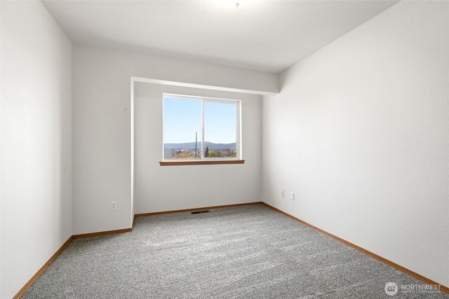 402 Lacey Avenue, Selah, WA 98942