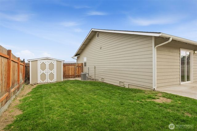 402 Lacey Avenue, Selah, WA 98942
