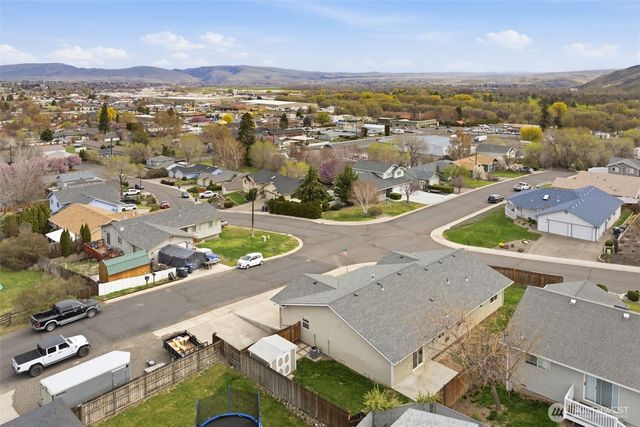 402 Lacey Avenue, Selah, WA 98942