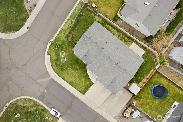 402 Lacey Avenue, Selah, WA 98942