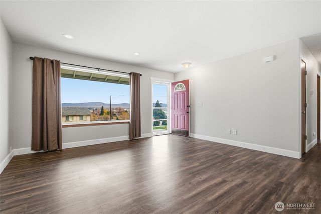 402 Lacey Avenue, Selah, WA 98942