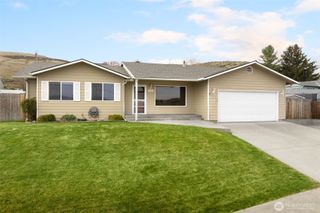 402 Lacey Avenue, Selah, WA 98942