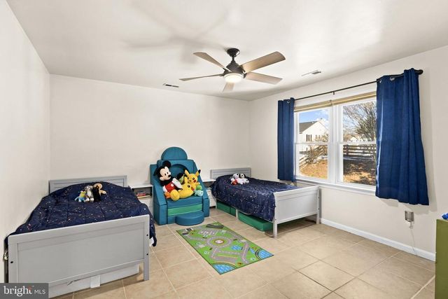 105 CHINABERRY DR, Fredericksburg, VA 22407