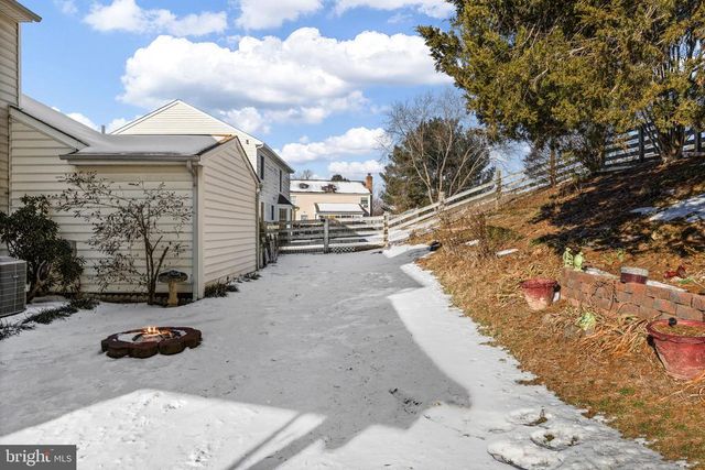 105 CHINABERRY DR, Fredericksburg, VA 22407