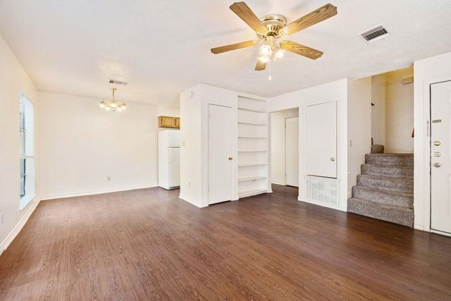 200 Concho ST B, Lockhart, TX 78644