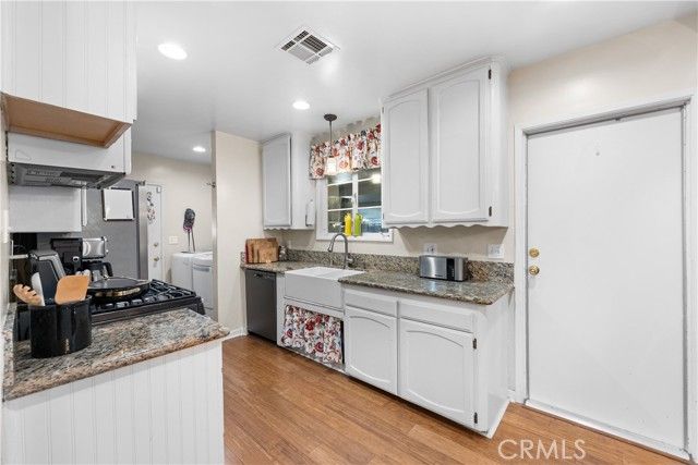 1335 W Ivyton, Lancaster, CA 93534