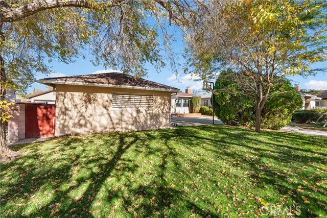 1335 W Ivyton, Lancaster, CA 93534