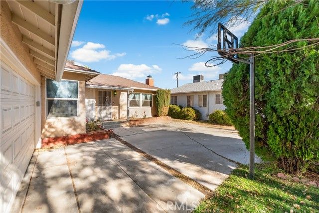 1335 W Ivyton, Lancaster, CA 93534