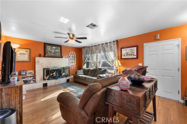 1335 W Ivyton, Lancaster, CA 93534