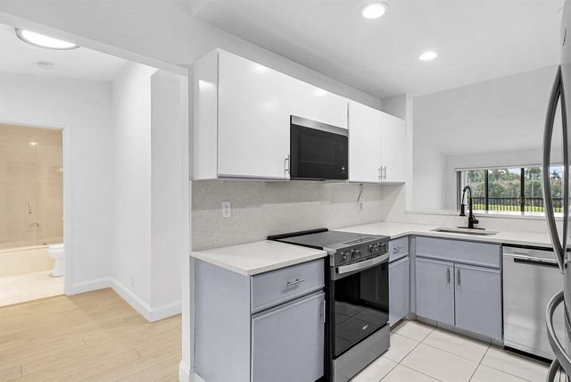 5054 Golfview Court 1525, Delray Beach, FL 33484