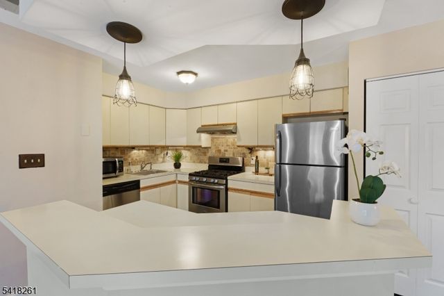 66 Sam Bonnell Dr, Union Twp., NJ 08809