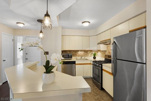 66 Sam Bonnell Dr, Union Twp., NJ 08809