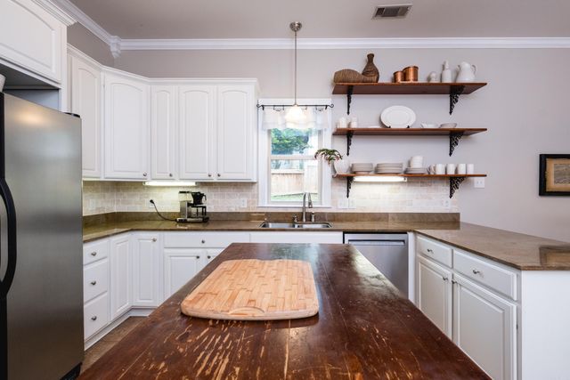 12425 Brodie Creek Trail, Little Rock, AR 72211