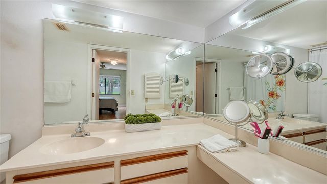 7864 EAGLE CREEK DRIVE 7864, Sarasota, FL 34243