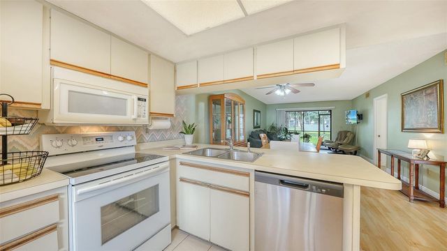 7864 EAGLE CREEK DRIVE 7864, Sarasota, FL 34243