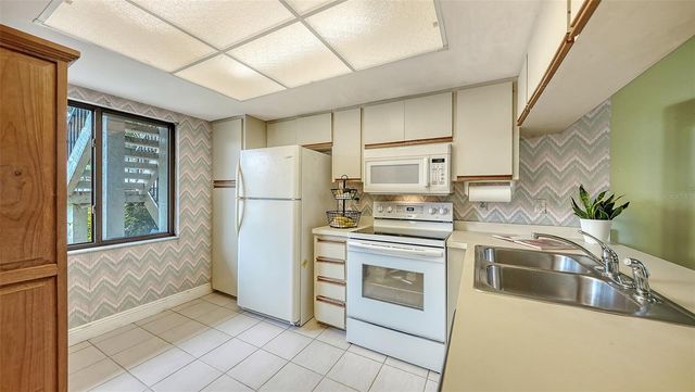 7864 EAGLE CREEK DRIVE 7864, Sarasota, FL 34243