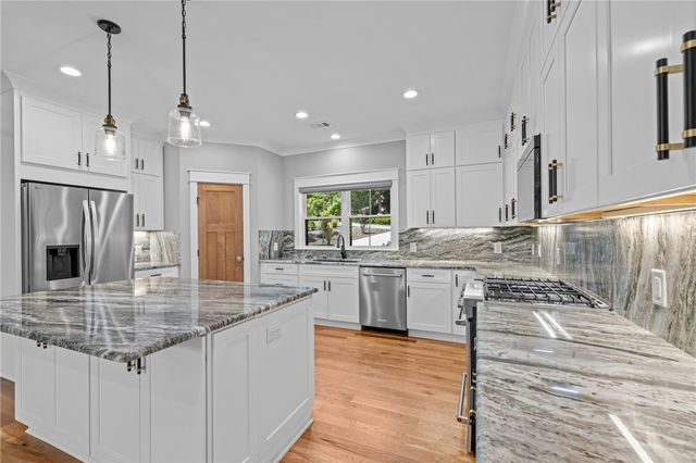 709 Keowee Bay Circle, Salem, SC 29676