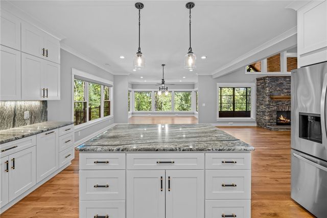 709 Keowee Bay Circle, Salem, SC 29676