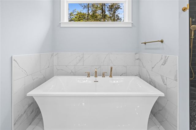 709 Keowee Bay Circle, Salem, SC 29676