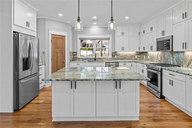 709 Keowee Bay Circle, Salem, SC 29676
