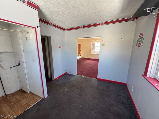 27 Wilson Avenue, Niles, OH 44446