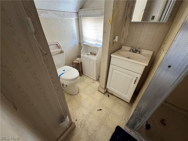 27 Wilson Avenue, Niles, OH 44446