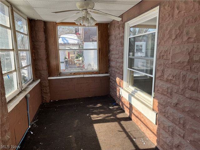 27 Wilson Avenue, Niles, OH 44446