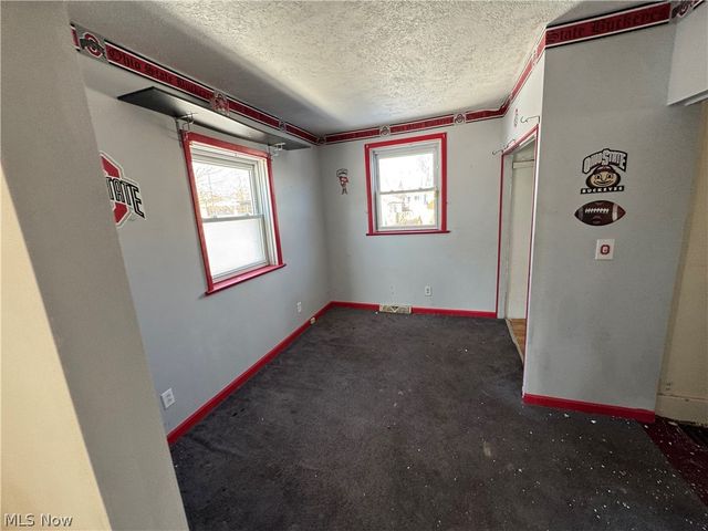 27 Wilson Avenue, Niles, OH 44446