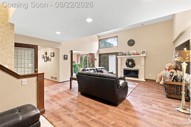 2070 Reagan Drive, Rochester Hills, MI 48309