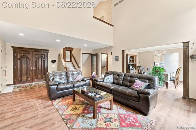 2070 Reagan Drive, Rochester Hills, MI 48309