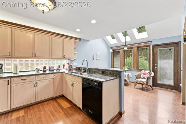 2070 Reagan Drive, Rochester Hills, MI 48309
