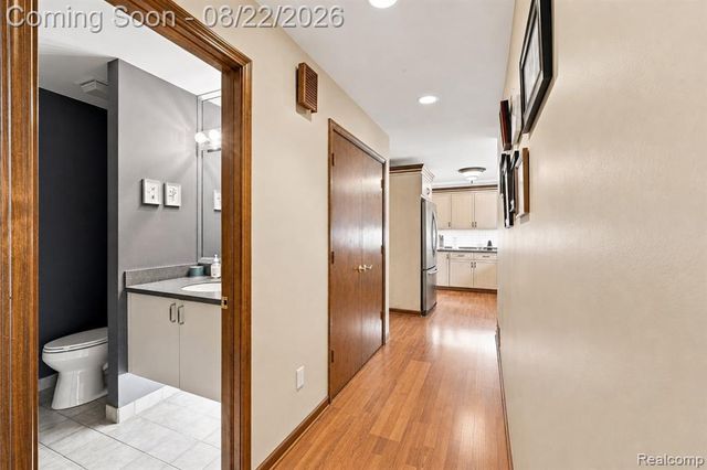 2070 Reagan Drive, Rochester Hills, MI 48309
