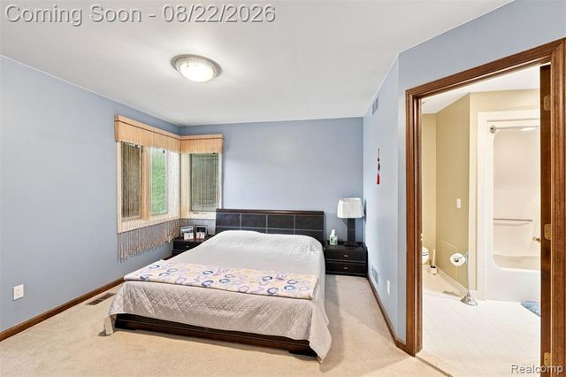 2070 Reagan Drive, Rochester Hills, MI 48309