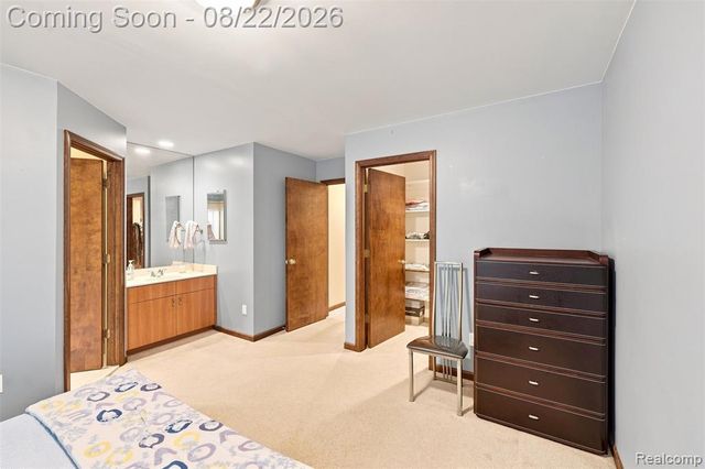 2070 Reagan Drive, Rochester Hills, MI 48309