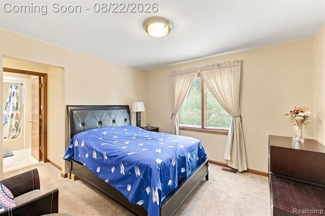 2070 Reagan Drive, Rochester Hills, MI 48309