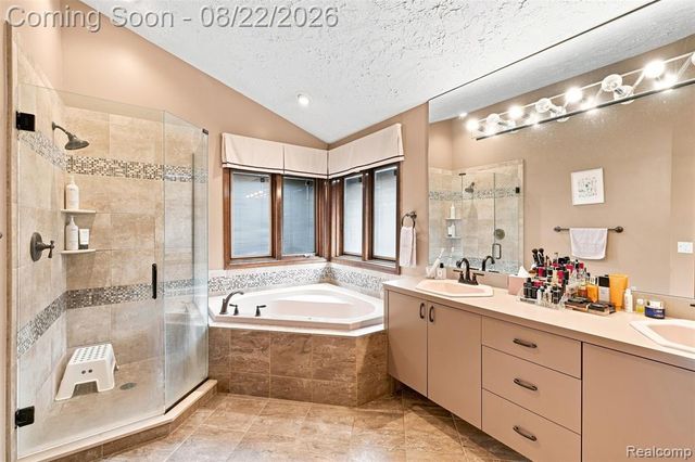 2070 Reagan Drive, Rochester Hills, MI 48309