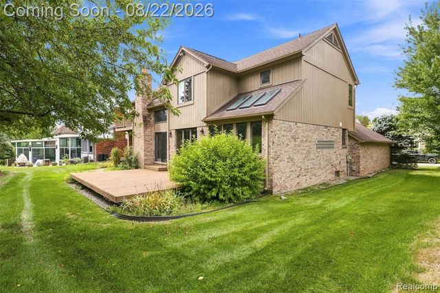 2070 Reagan Drive, Rochester Hills, MI 48309
