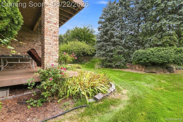 2070 Reagan Drive, Rochester Hills, MI 48309