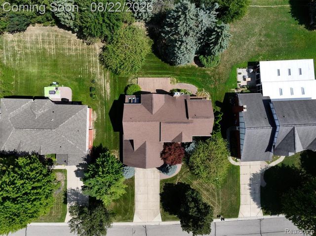 2070 Reagan Drive, Rochester Hills, MI 48309