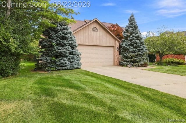 2070 Reagan Drive, Rochester Hills, MI 48309