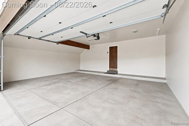 2070 Reagan Drive, Rochester Hills, MI 48309