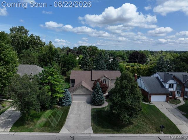 2070 Reagan Drive, Rochester Hills, MI 48309