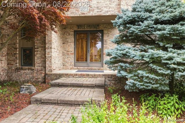2070 Reagan Drive, Rochester Hills, MI 48309