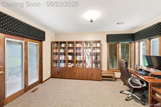 2070 Reagan Drive, Rochester Hills, MI 48309