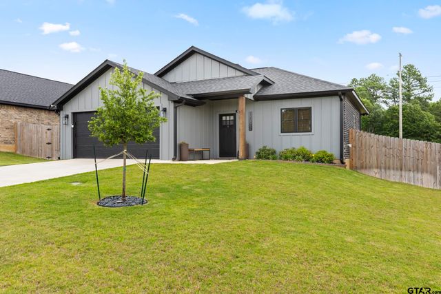 17322 Crossing Circle, Lindale, TX 75771