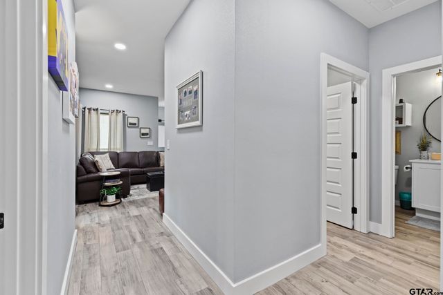 17322 Crossing Circle, Lindale, TX 75771
