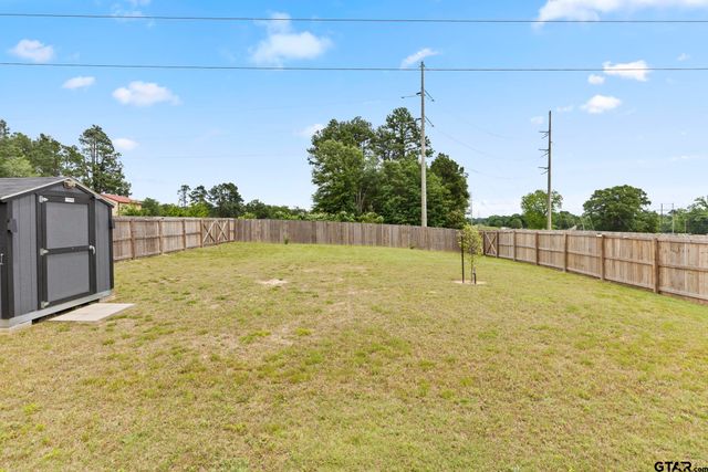 17322 Crossing Circle, Lindale, TX 75771